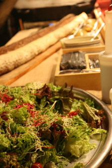 Salatplatte & Riesenbrot